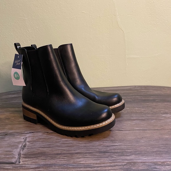 Celina Water Repellent Chelsea Boot 